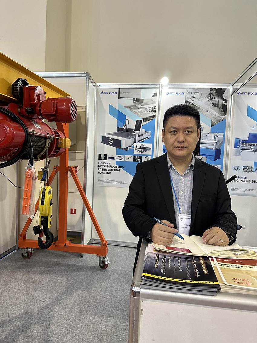 F43818C1DEA4BAA5CDBC03C794935B16 小