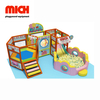 Instalación de parque infantil suave y móvil suave de mini interior con trampolín para niños