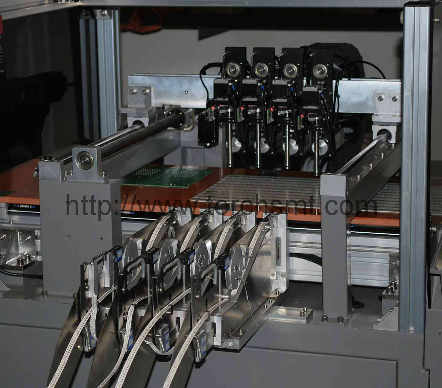Assembleuse automatique LED640