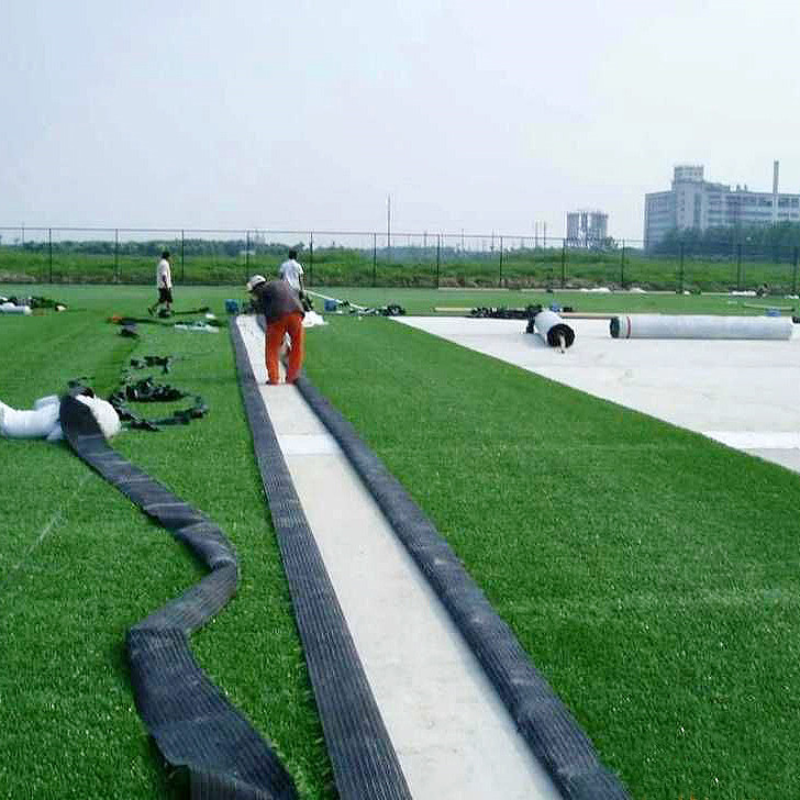 How to prepare the drainage system of the base of sports pitches?