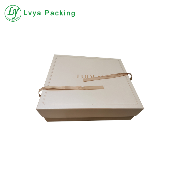 Custom logo beautiful design rigid cardboard paper embossing golden stamping jewelry gift box 