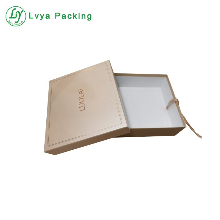 Custom logo beautiful design rigid cardboard paper embossing golden stamping jewelry gift box 