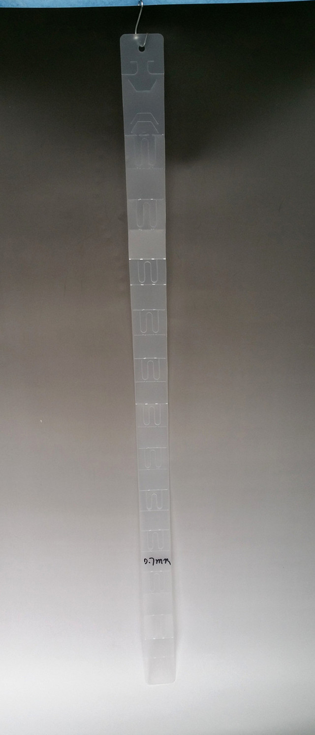 HS8340T07F Plastic Clear PP Retail Hanging Merchandising Clip Strip 12pcs Products Display In Supermarket Store L 830mm