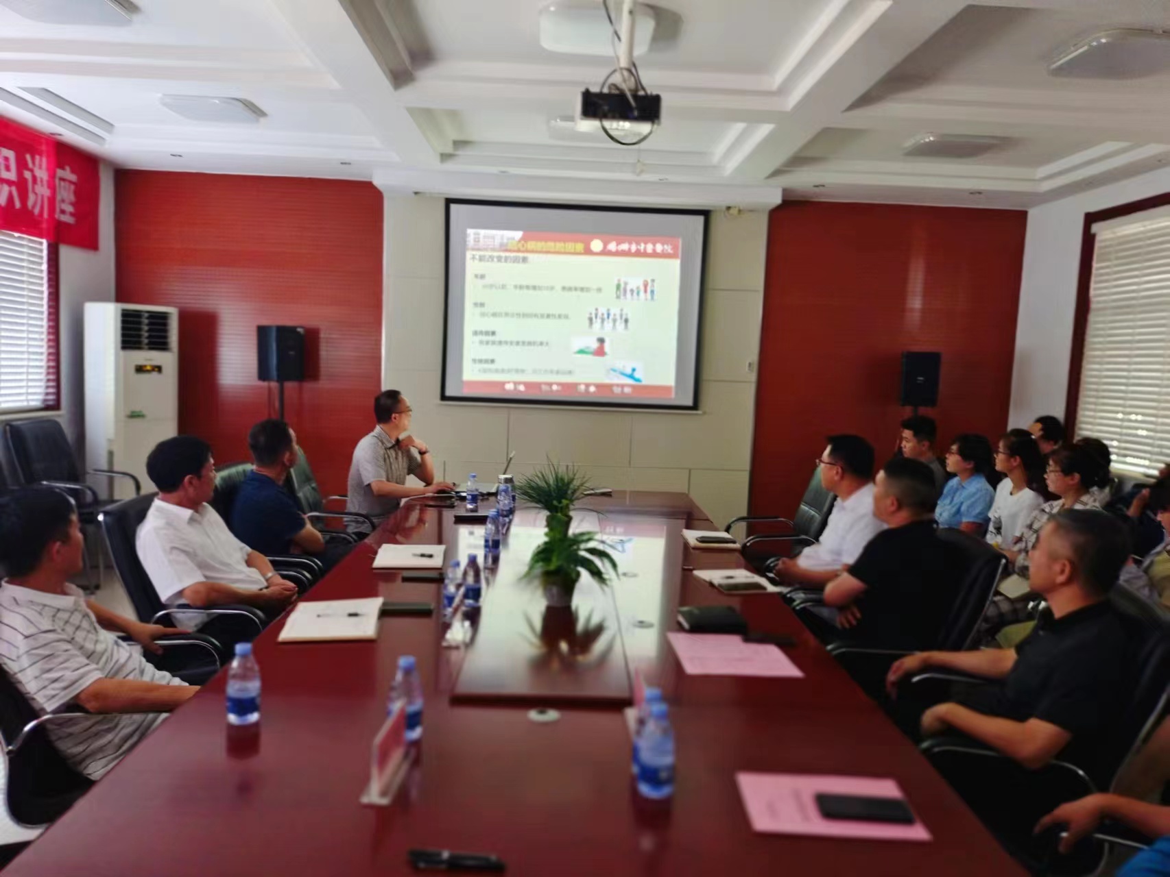 Mr. Xu Yuanjie, director of the Cardiopian Diagnosis and Treatment Center, Cardiovascular Disease Expert Xu Yuanjie to carry out a lecture on health knowledge for our employees
