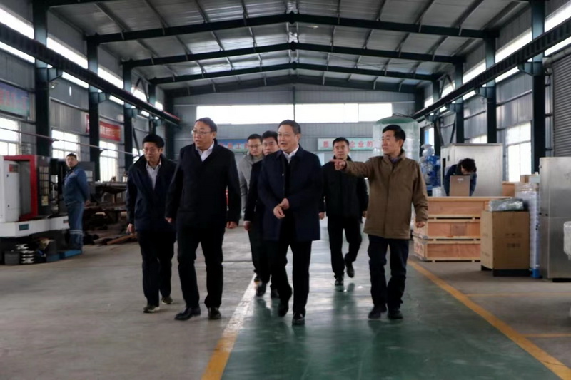 CPPCC leaders inspect the company's production workshop