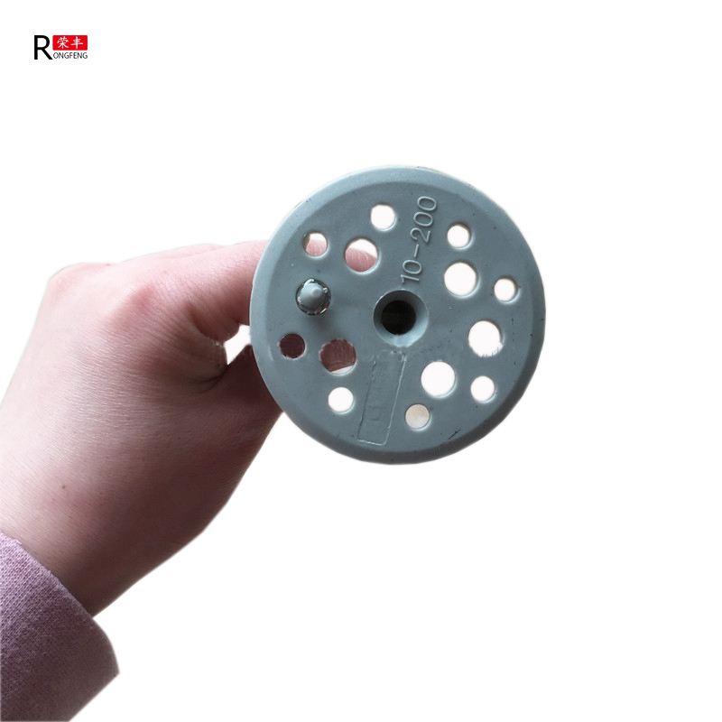 Plastic core insulation anchor