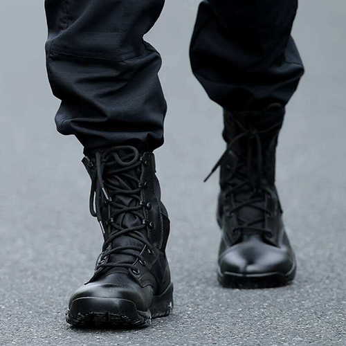 No puedes permitirte una bota militar de marca, puedes usar el mismo estilo en milforce