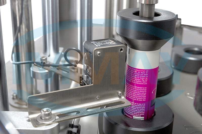 Ultrasonic tube filling and sealing machine (1) 超音波チューブ充填シール機 (1)