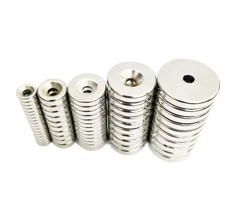 Diametr&aacute;lně magnetizovan&yacute; prstencov&yacute; magnet NdFeB pro audio zař&iacute;zen&iacute;