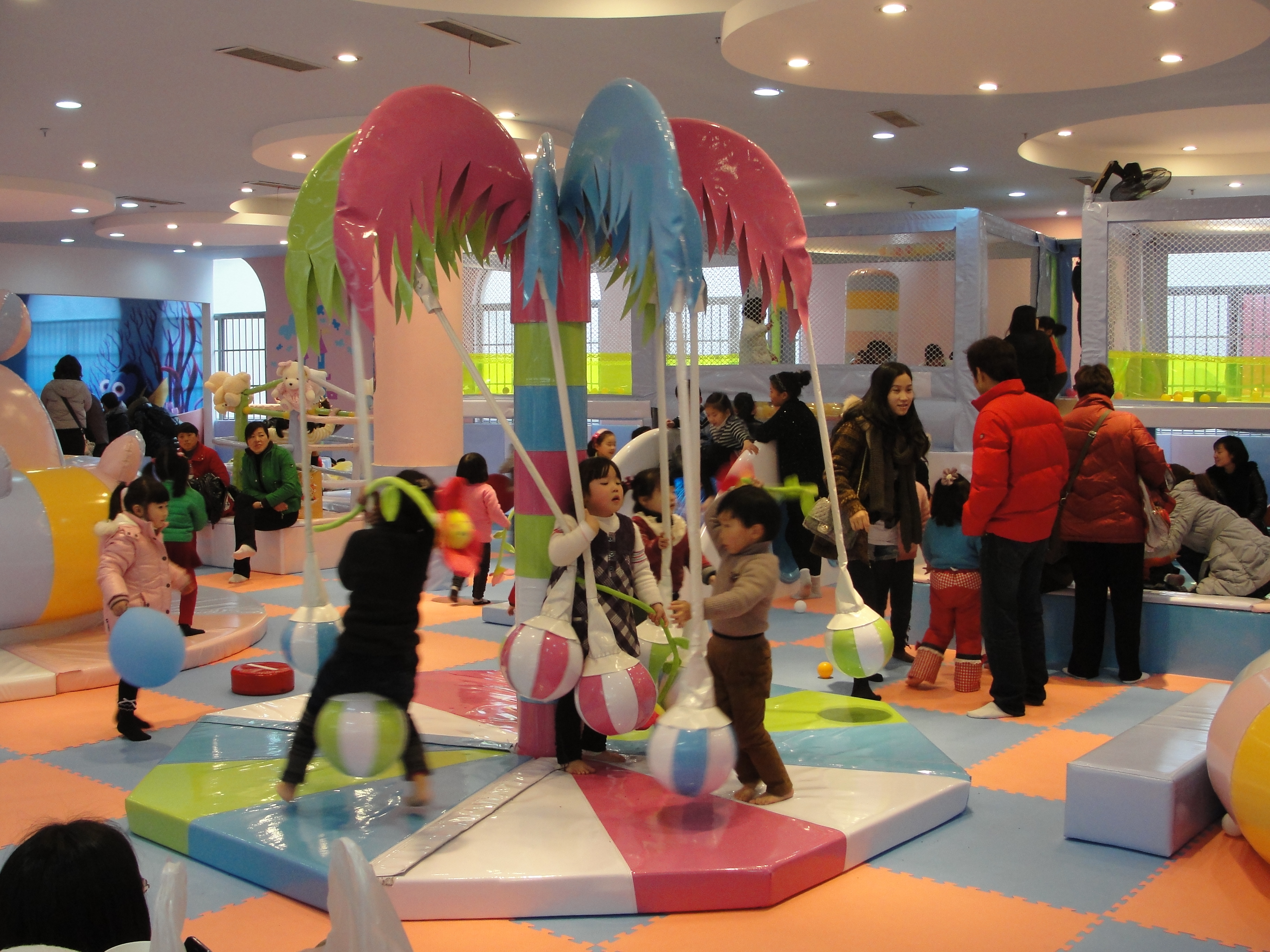Centro de juego suave para niños con temática oceánica