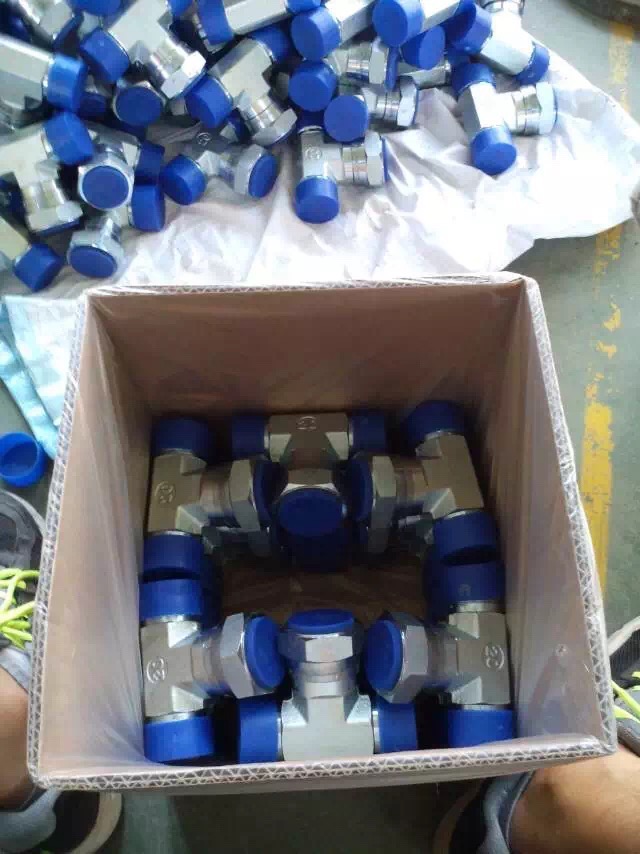 የሃይድሮሊክ አስማሚ TEE.JPG