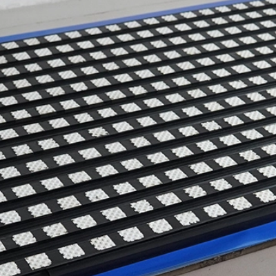 瓷磚和皮帶摩擦的細節鏡頭