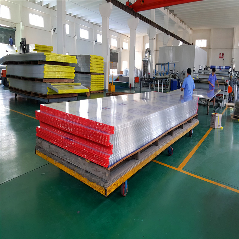 Two containers corrugated polycarbonate sheets deliveried