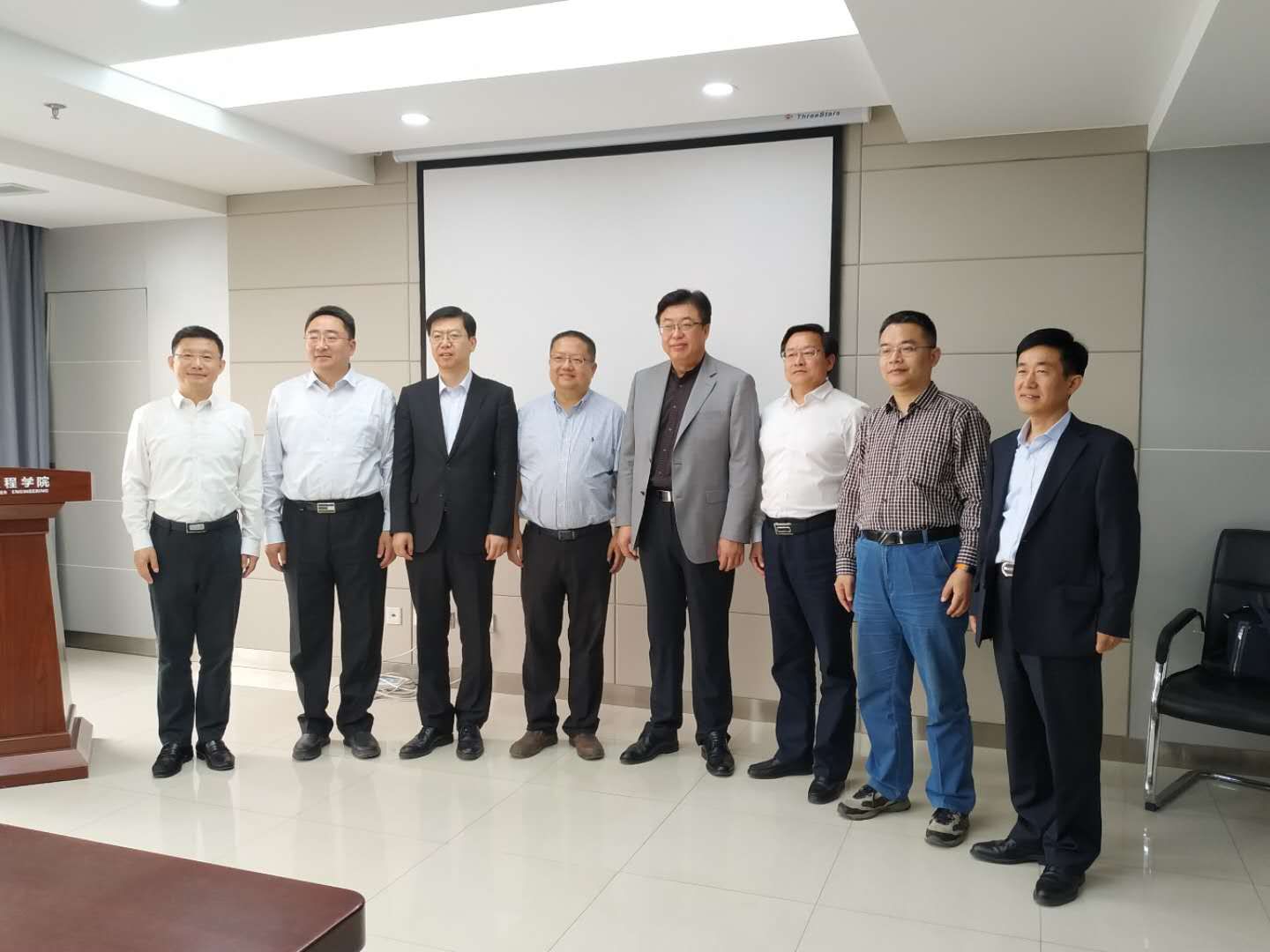 7555192dca649442de3f04e7f7e8412