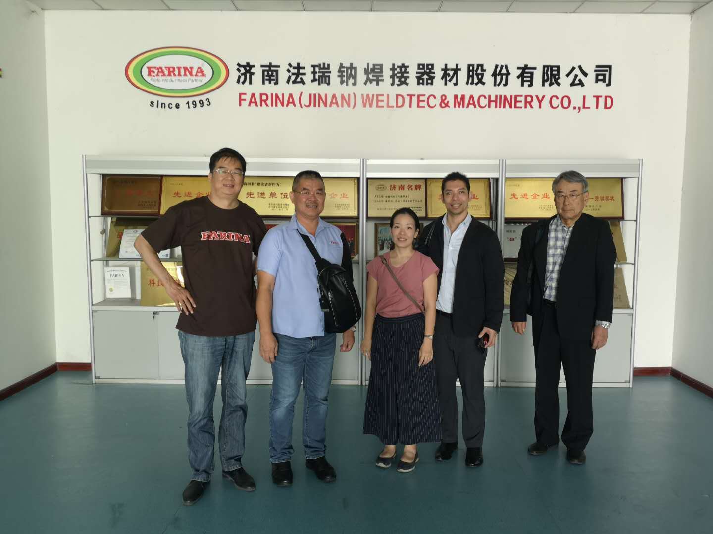 Welcome customers from Malaysia and Thailand to visit our FARINA company