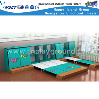 M11-07801幼稚园在墙壁木床上哄骗床