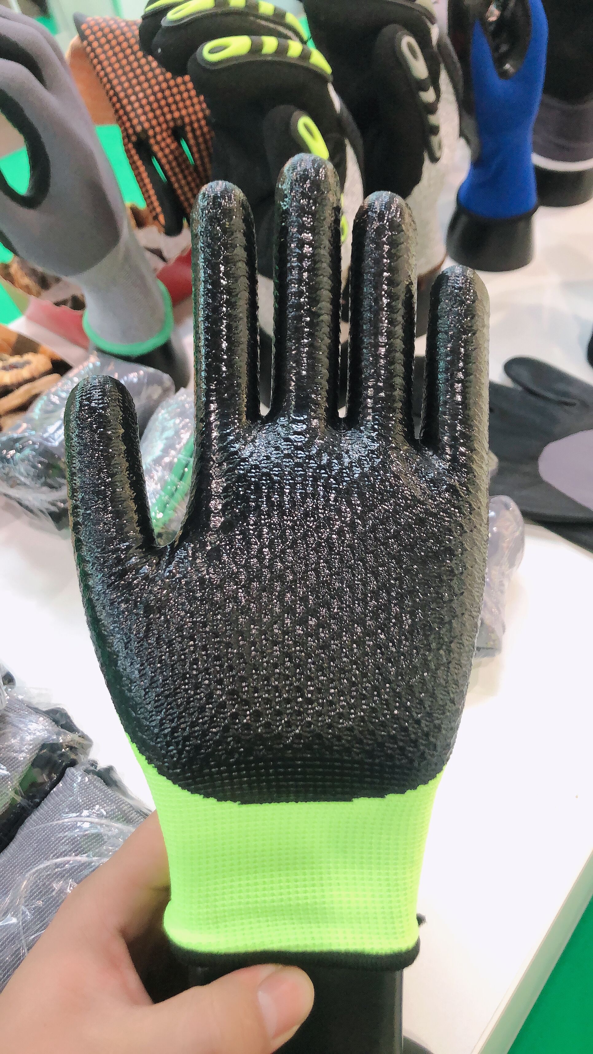NEW WINTER GLOVE