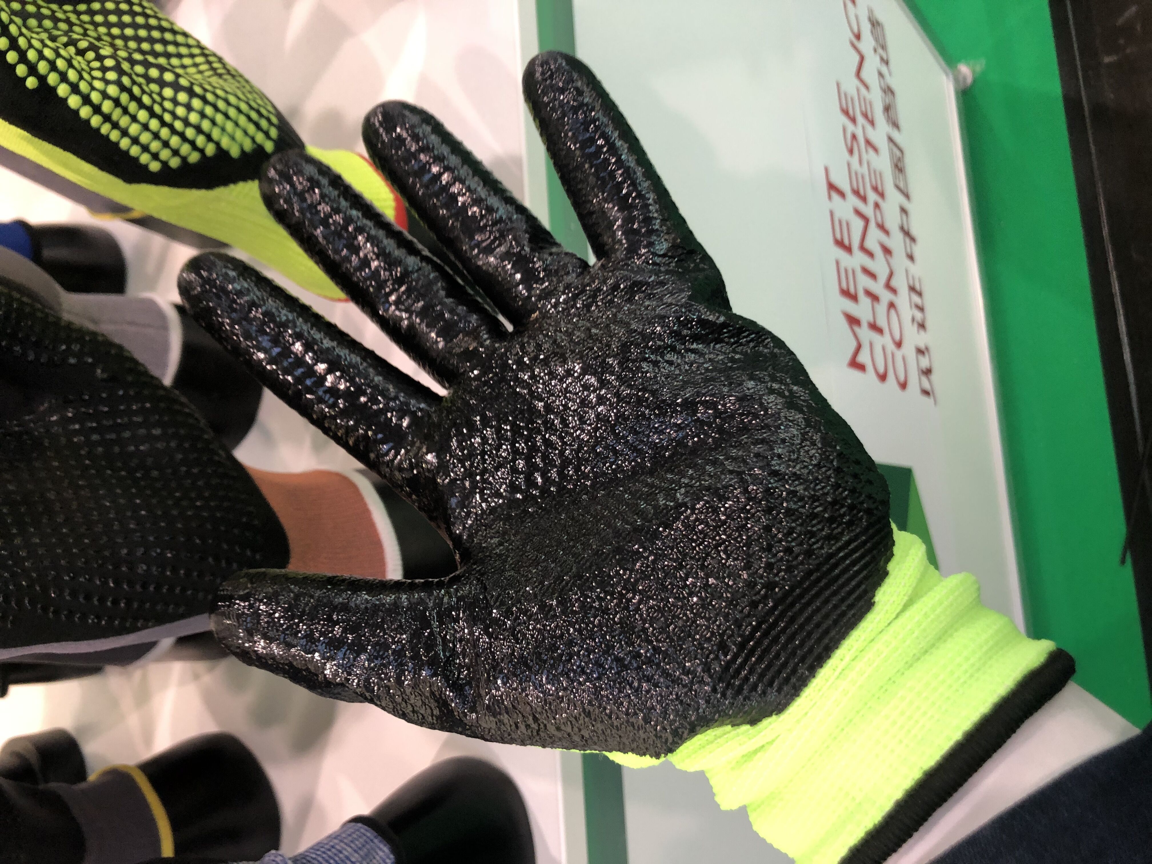 NEW WINTER GLOVE