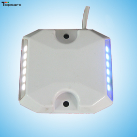 Plastic LED Wired road stud used in the tunel