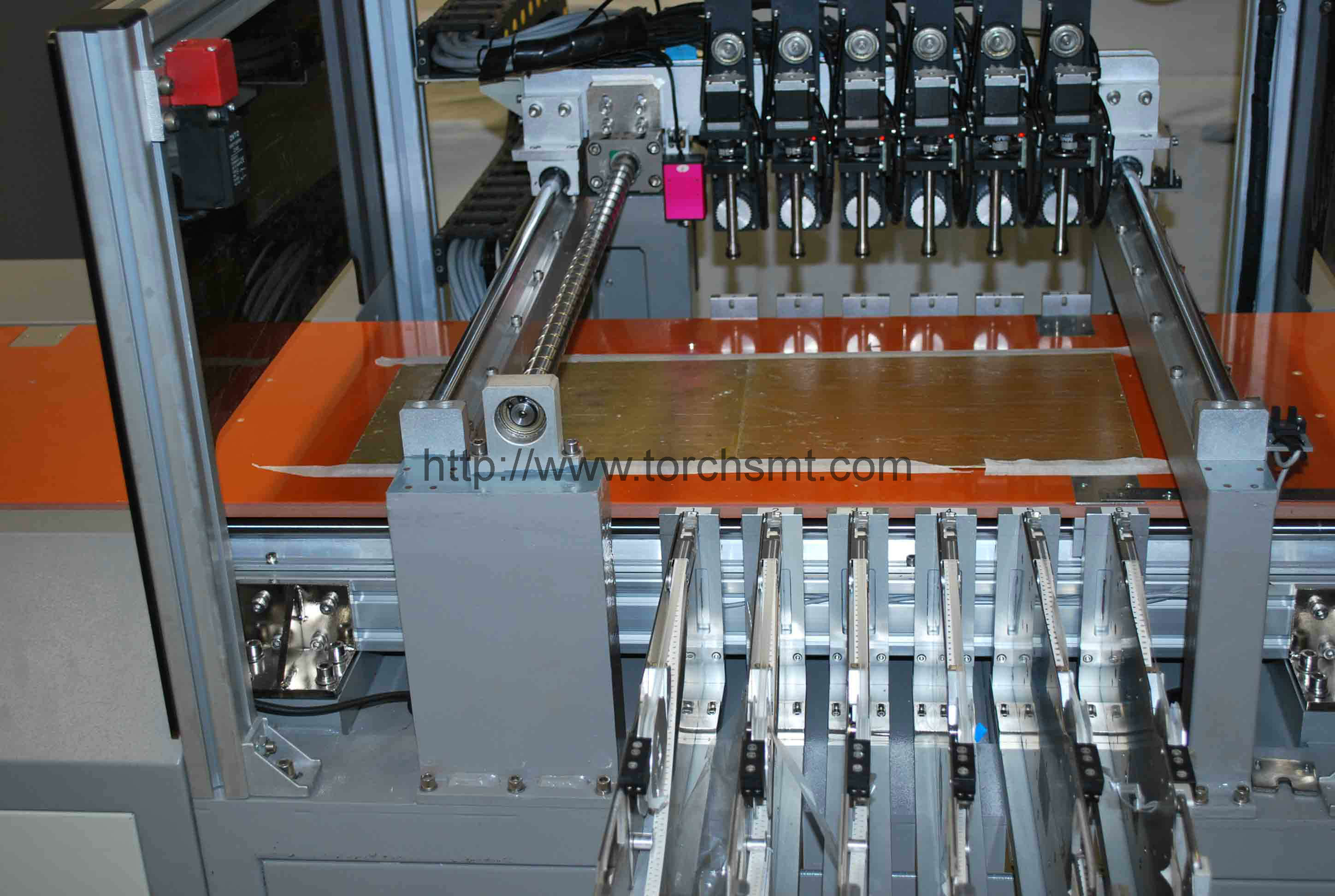 Assembleuse automatique LED660