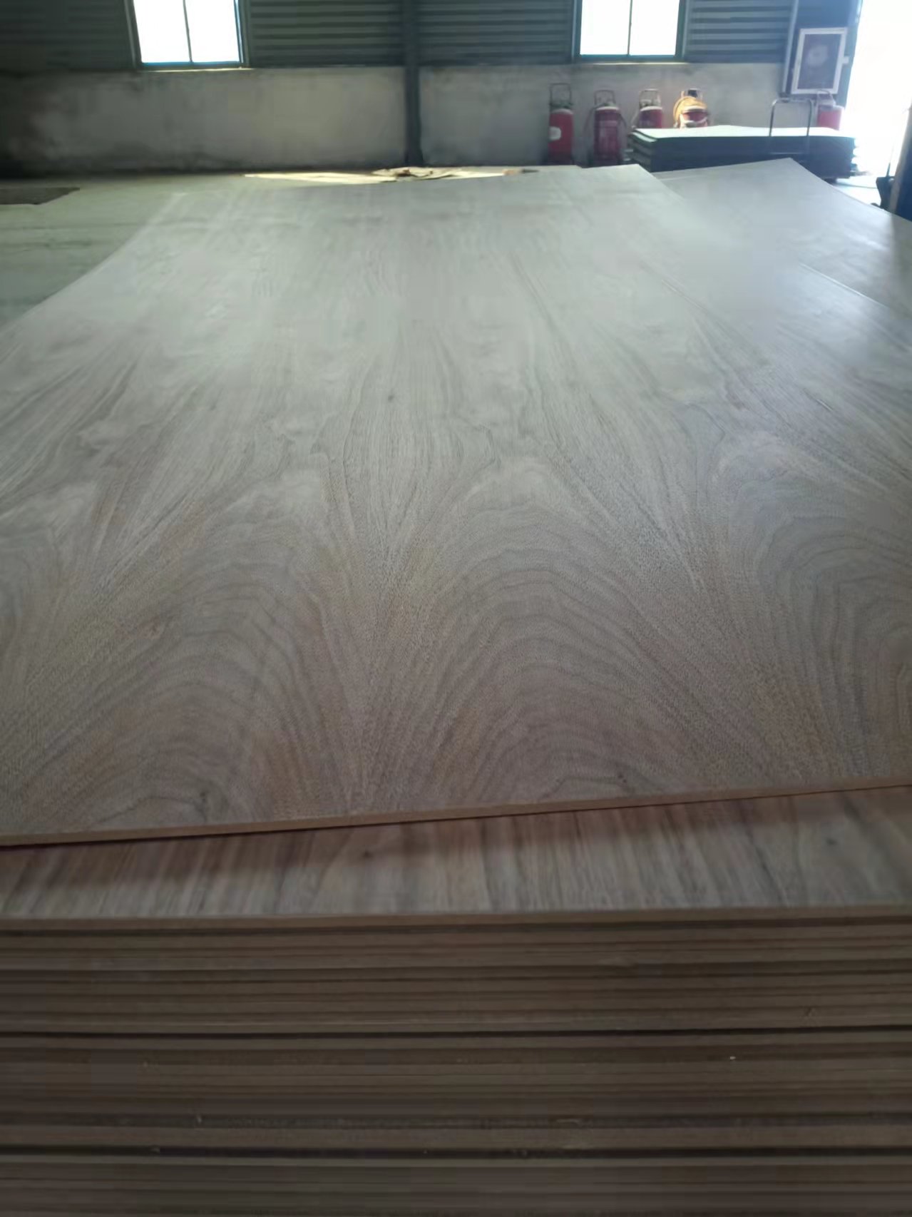 good quality natrual black walnut veneered MDF board