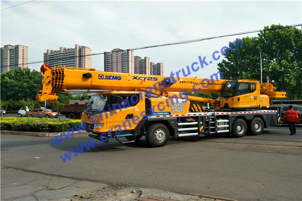 Customer order 25 ton XCMG truck crane