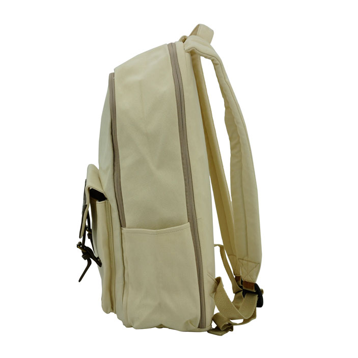 Best small hiking backpack for women hiking (3)