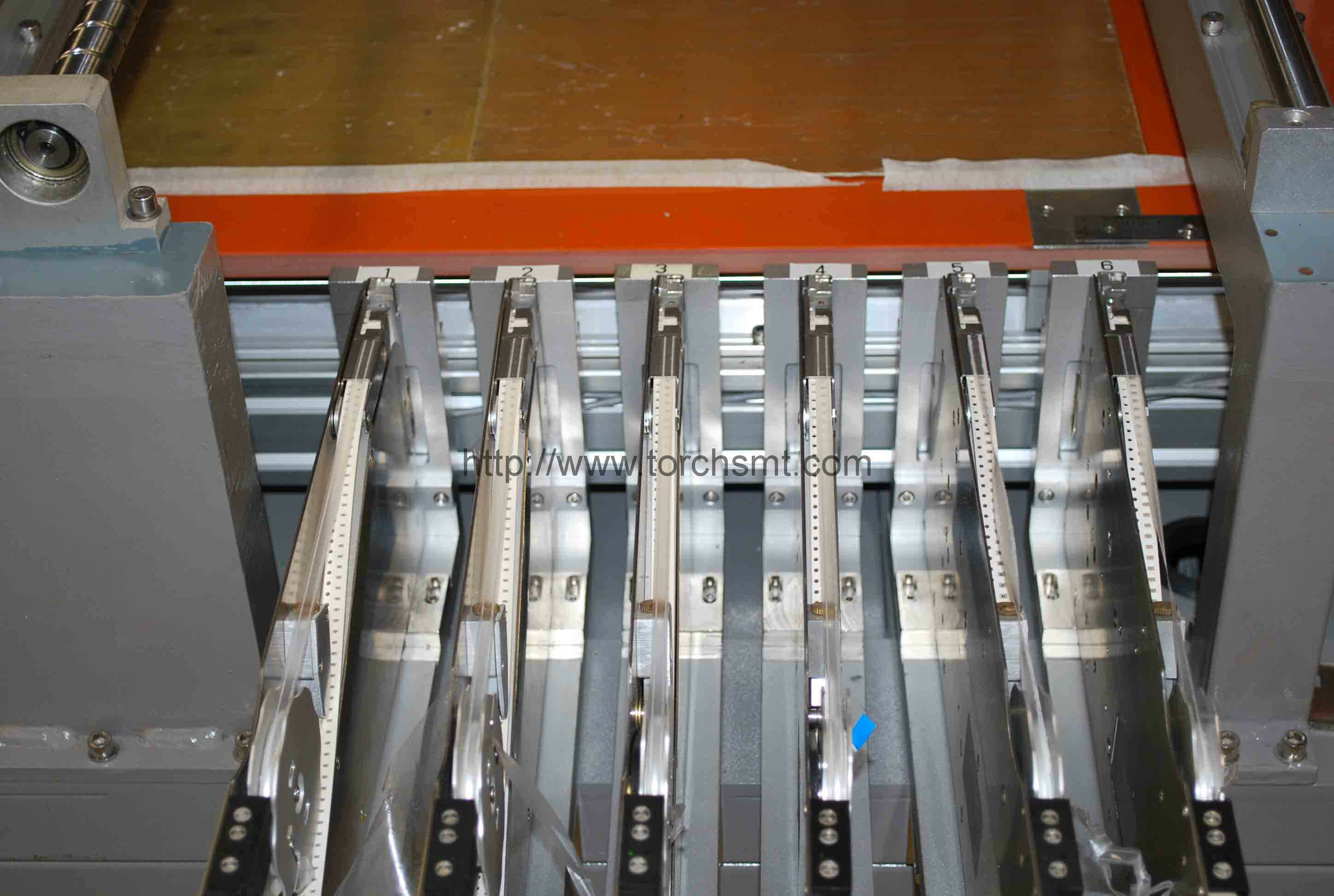 Assembleuse automatique LED660