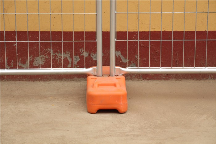 temporary fence with base.jpg