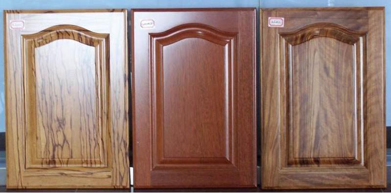 madera del CNC que talla muestras de la m&aacute;quina