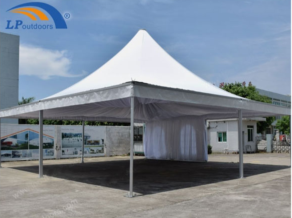 Carpa pagoda Big High Peak resistente de 50 plazas para eventos.