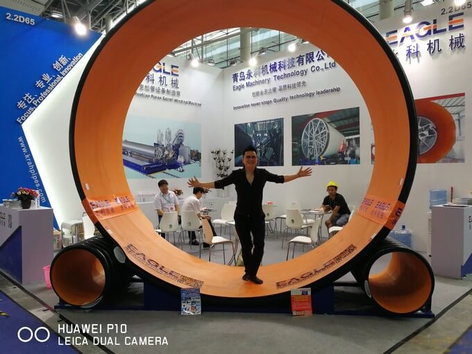 Eagle Machinery Co show the biggest profiles pipe in Chinaplas 2017.jpg