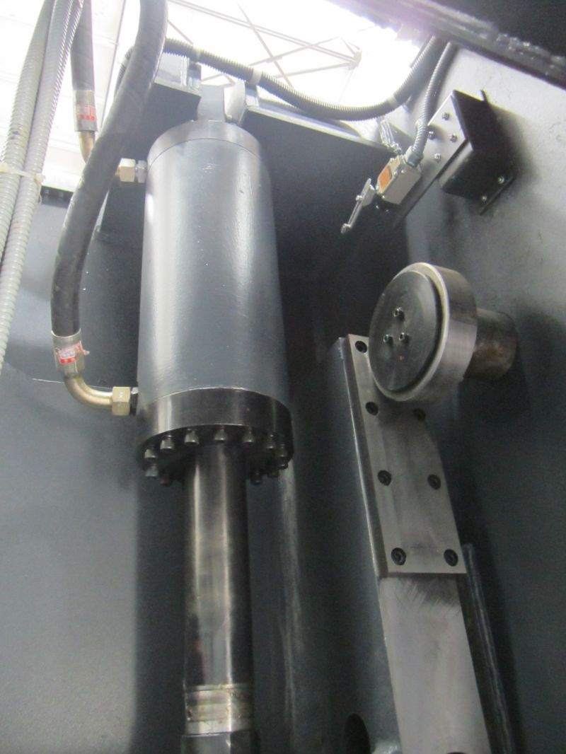 剪断6m钢板的液压剪板机（QC11Y-8X6000）