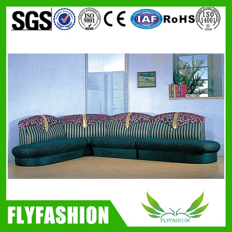 La talla anaranjada dos de la norma de color asienta el sofá de cuero del recliner