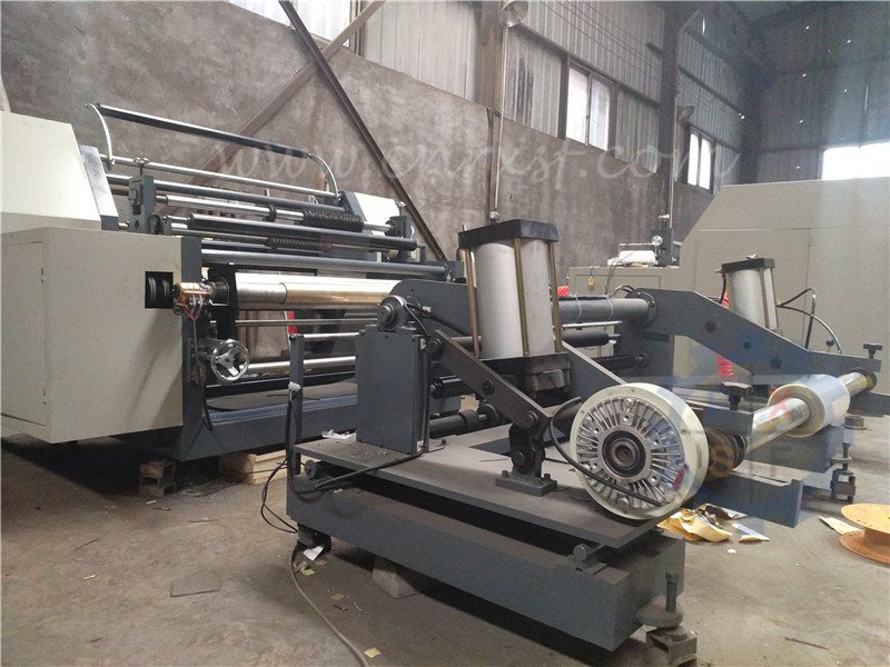 Breathable film slitting and rewinding machine with puncture roller