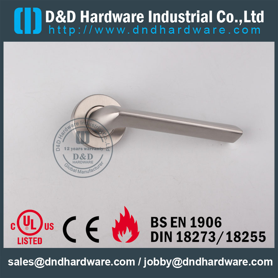 316 Grade L Bentuk Solid Lever Handle Pintu untuk Pintu Baja Depan-DDSH016