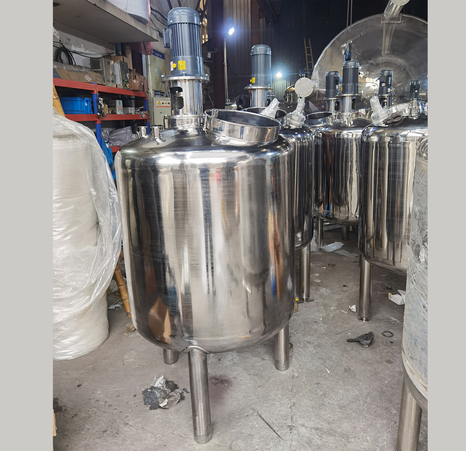 Нержавеющая сталь SS304 SS316L Оборудование Вертикальные перемешивающие емкости для хранения мешалки для пищевой промышленности и производства напитков