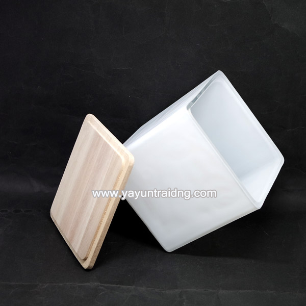 square glass candle comtainer