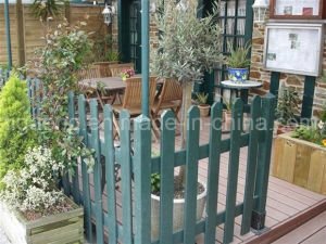 Suelo al aire libre impermeable respetuoso del medio ambiente de gama alta del Decking de WPC