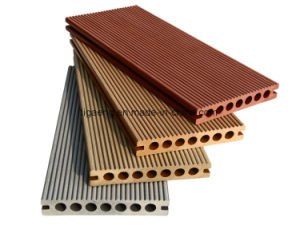 Suelo de madera hueco impermeable s&oacute;lido del Decking de la textura que acanala WPC