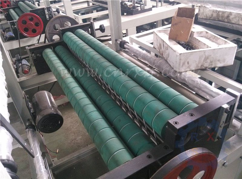 Bag making machine use spring slotted rubber roller