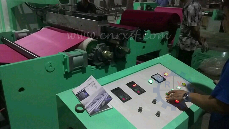 La máquina elástico de la laminación de la protuberancia de la resina de la TPE para la red se divierte la pista competitiva