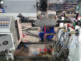Multi-function narrow type TPE extrusion coating and laminating machine for porous substrates
