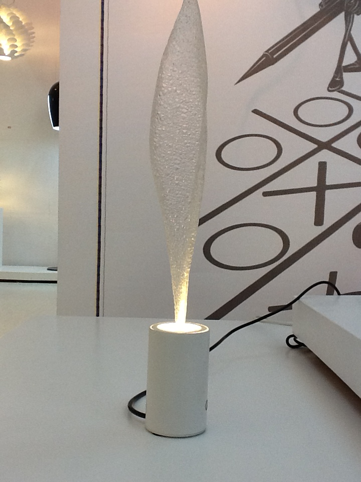 Светодиодный современный настольный светильник из алюминия и акрила (2115T)