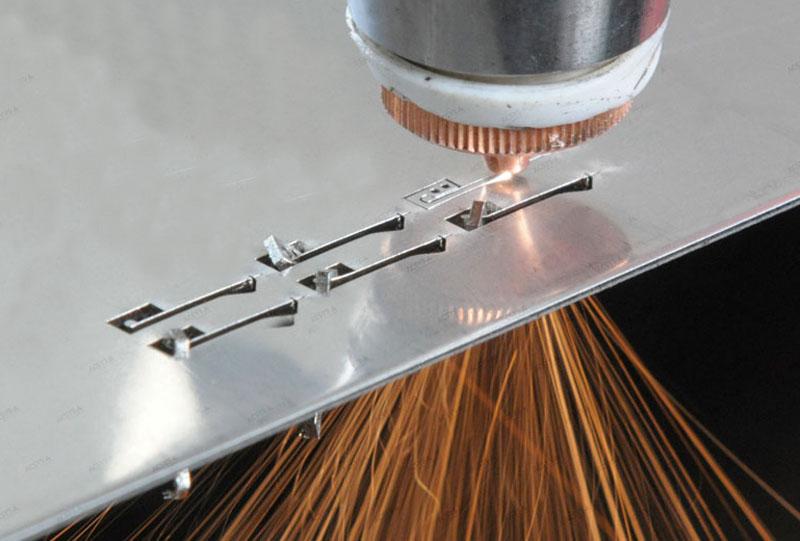 muestra del cortador de hoja de metal del aluminio de 2m m