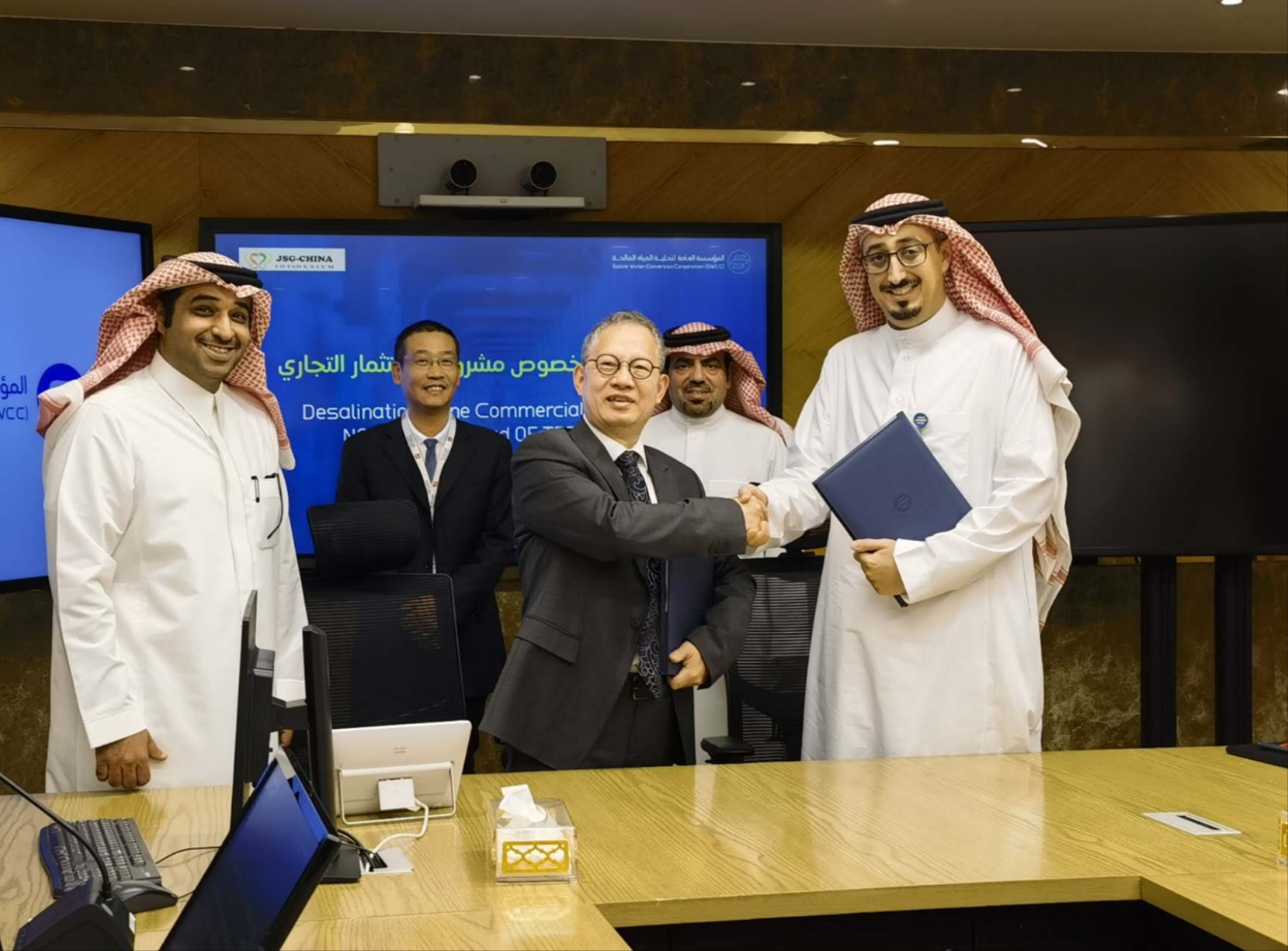 6.12签字图1(握手)