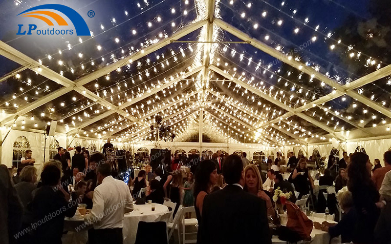 Una tienda de fiesta transparente en forma de A de 6x12m para el restaurante al aire libre