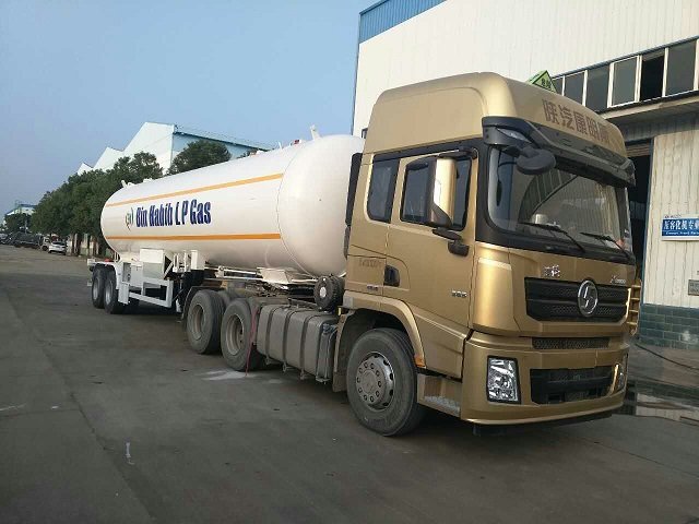 peque&ntilde;o acoplado 01.jpg del petrolero de 20tons lpg