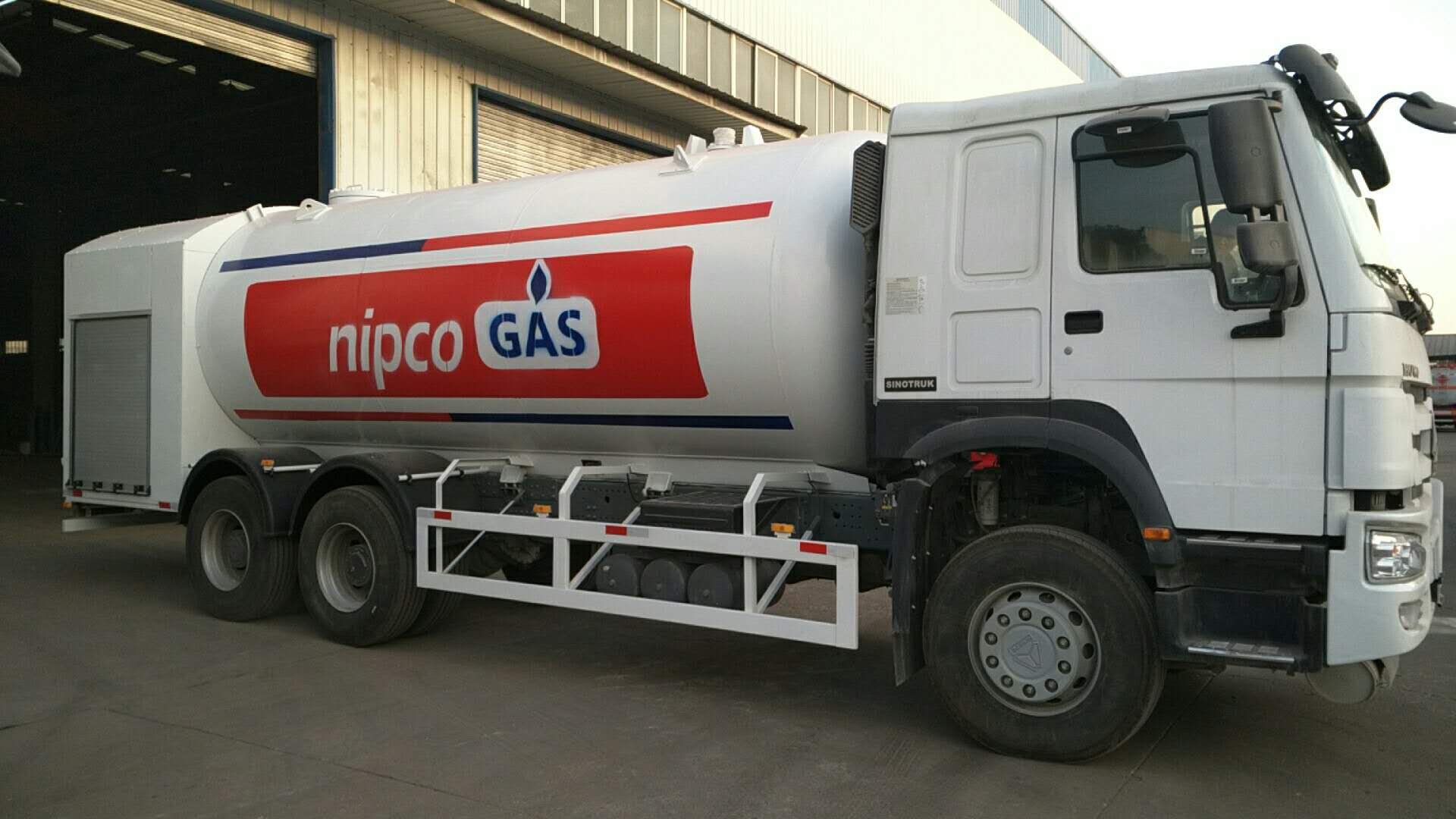 Sinotruk Howo 6X4 20Cubic mide el carro del dispensador de 10T 10MT LPG con el contador de flujo total