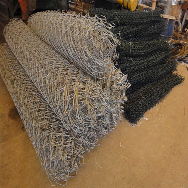 China hot dipped galvanized chain link fence for export